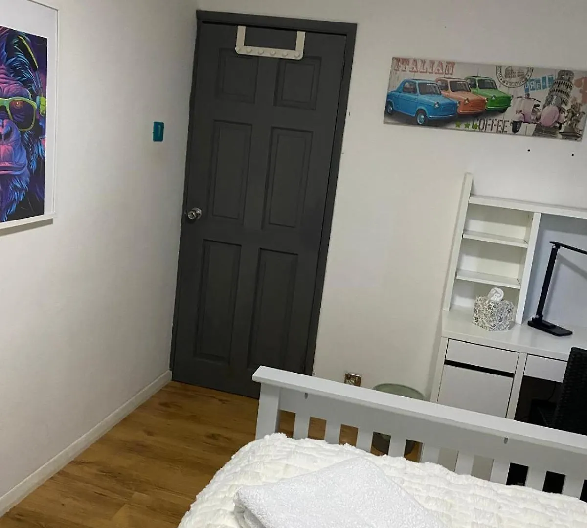 Heathrow Platform Rooms West Drayton  0*, West Drayton (Middlesex)